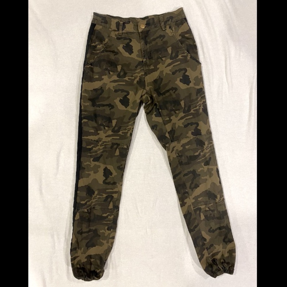 FASHION NOVA CAMO JOGGERS